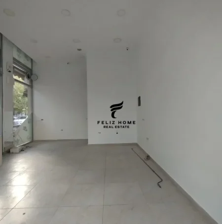 Tirane, shitet dyqan Kati 0, 91 m² 135.000 € (YZBERISHT)