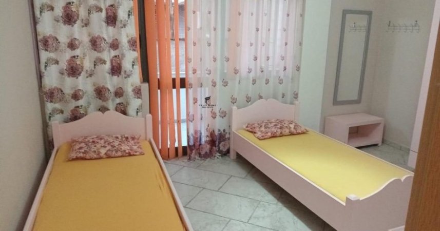 Tirane, jepet me qera apartament 2+1 Kati 1, 160 m² 600 € (PAZARI I RI)