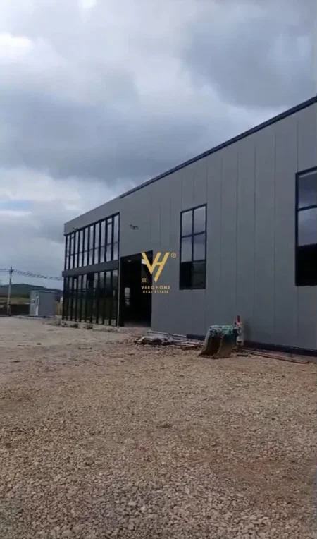 Tirane, shitet magazine Kati 0, 4.900 m² 1.300.000 € (VAQARR)