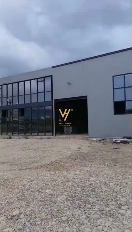 Tirane, shitet magazine Kati 0, 4.900 m² 1.300.000 € (VAQARR)