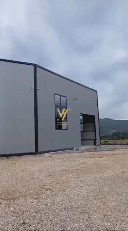 Tirane, shitet magazine Kati 0, 4.900 m² 1.300.000 € (VAQARR)