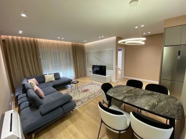 Tirane, jepet me qera apartament 2+1+Ballkon Kati 1, 100 m² 800 € (SELVIA)