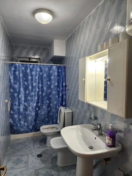 Tirane, jepet me qera apartament 1+1+Ballkon Kati 2, 60 m² 500 € (SELVIA)