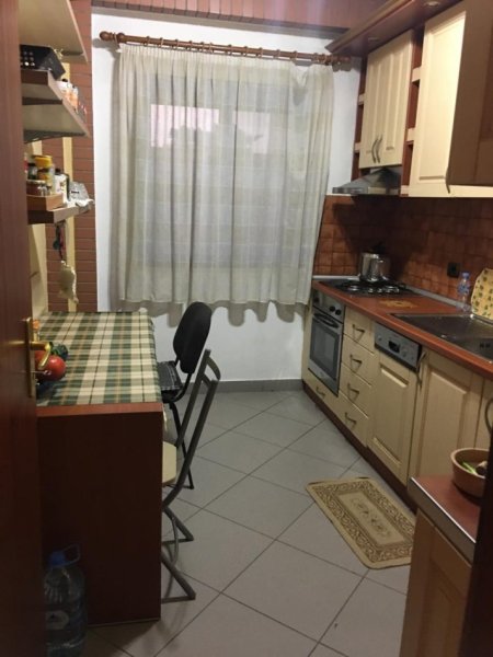 Tirane, jepet me qera apartament 1+1+Aneks+Ballkon Kati 3, 88 m² 530 € (STACIONI I TRENIT)