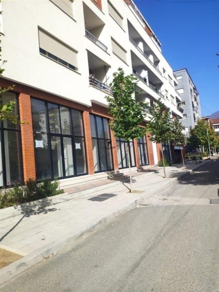 Tirane, jepet me qera apartament 2+1 Kati 3, 80 m² 490 € (ALI DEMI)