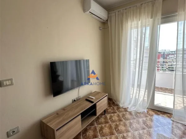 Tirane, jepet me qera apartament 2+1+Ballkon Kati 7, 110 m² 470 € (ASTIR NGJITUR ME BAR OSLO, HYRJA NGJITUR MARKET JATA)
