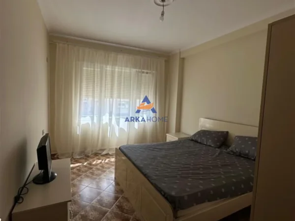 Tirane, jepet me qera apartament 2+1+Ballkon Kati 7, 110 m² 470 € (ASTIR NGJITUR ME BAR OSLO, HYRJA NGJITUR MARKET JATA)