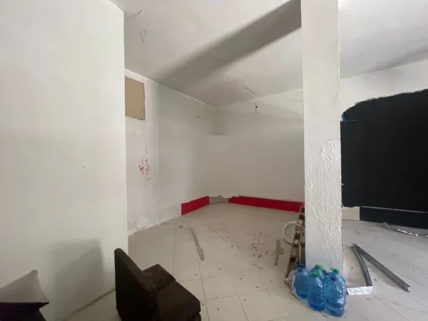 Tirane, shitet ambjent biznesi Kati 0, 80 m² 120.001 € (Rruga Fehim Ibrahimi Me hipoteke Okazion)