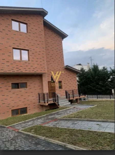 Tirane, jepet me qera Vile 2 Katshe Kati 0, 560 m² 4.500 € (TEG)