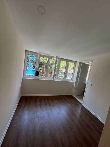 Tirane, jepet me qera zyre Kati 2, 30 m² 500 € (rruga Nikolla Tupe)