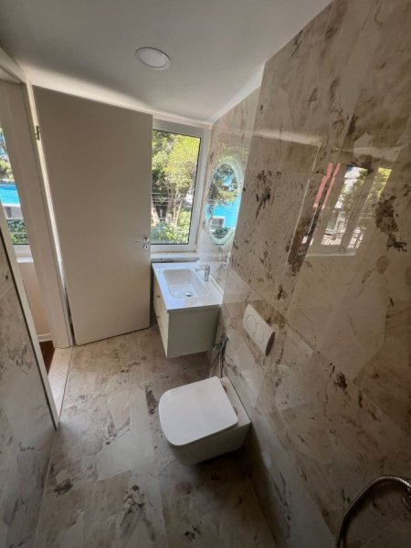 Tirane, jepet me qera zyre Kati 2, 30 m² 500 € (rruga Nikolla Tupe)