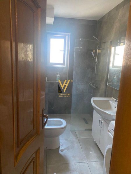 Tirane, jepet me qera apartament 3+1+Ballkon Kati 0, 150 m² 1.000 € (KODRA E DIELLIT)