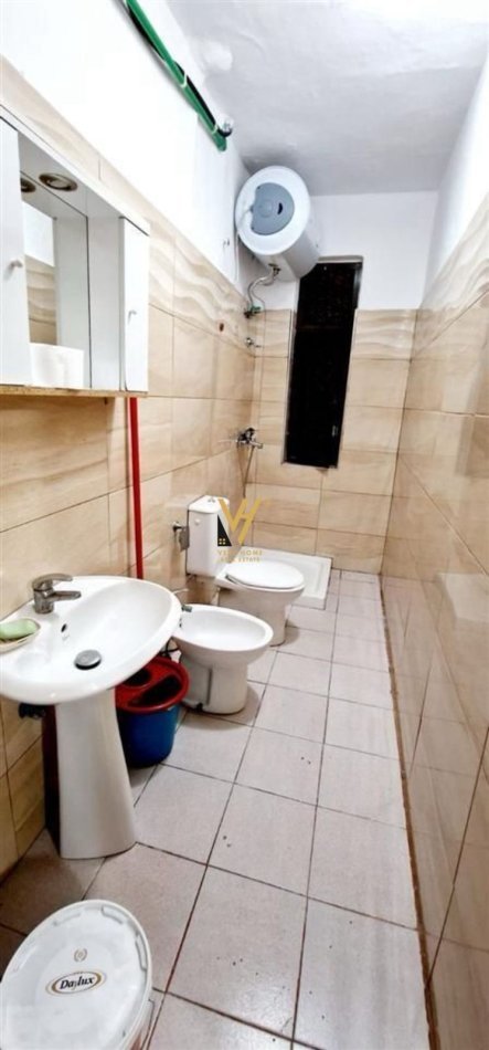 Tirane, jepet me qera apartament 2+1+Ballkon Kati 4, 80 m² 500 € (RRUGA BARDHYL)