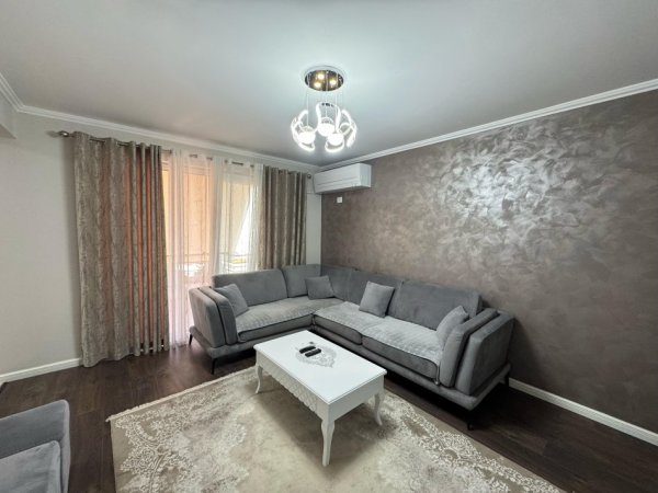 Tirane, jepet me qera apartament 2+1 , 1.000 m² 1.000 € (selvia)