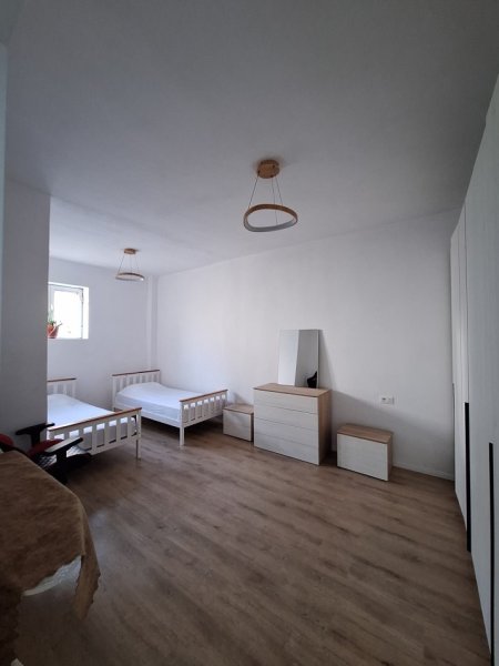 Tirane, jepet me qera apartament 1+1+Ballkon Kati 2, 74 m² 500 € (rruga e barrikadave)