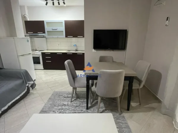 Tirane, jepet me qera 1+1+Ballkon Kati 3, 63 m² 450 € (PRANE RRUGES TEODOR RUZVELT)
