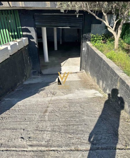Tirane, jepet me qera magazine Kati 0, 300 m² 900 € (KAMEZ)