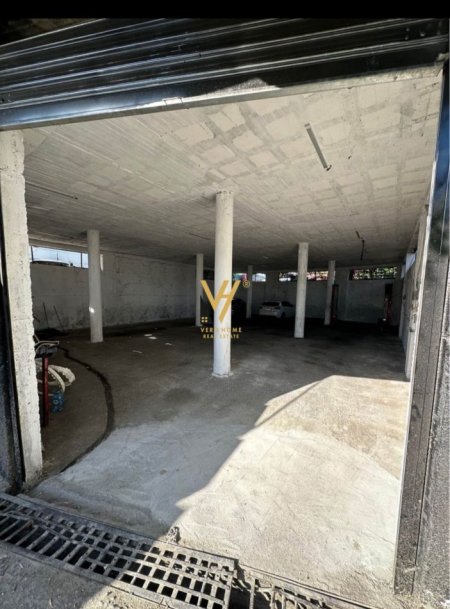 Tirane, jepet me qera magazine Kati 0, 300 m² 900 € (KAMEZ)
