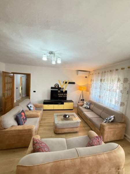Tirane, jepet me qera apartament 1+1+Ballkon Kati 5, 65 m² 500 € (ISH EKSPOZITA SOT)