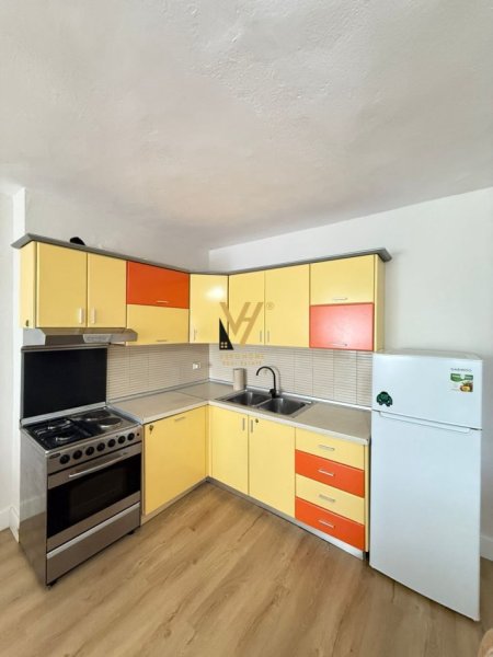 Tirane, jepet me qera apartament 1+1+Ballkon Kati 5, 65 m² 500 € (ISH EKSPOZITA SOT)