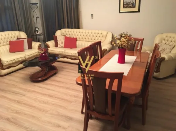 Tirane, jepet me qera apartament 1+1+Ballkon Kati 3, 90 m² 530 € (MINE PEZA)