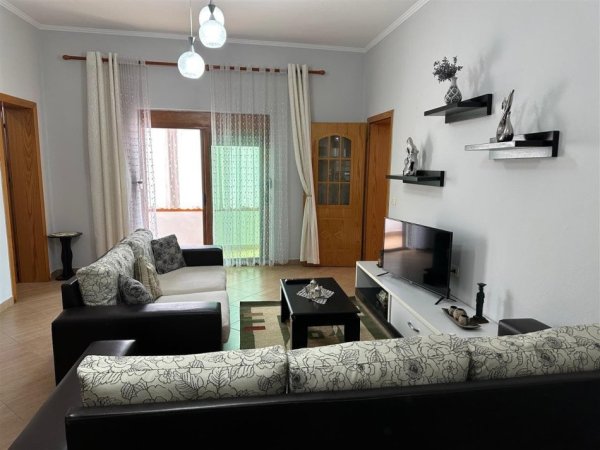 Tirane, jepet me qera Vile 2+1 Kati 2, 100 m² 450 € (kodra e priftit)