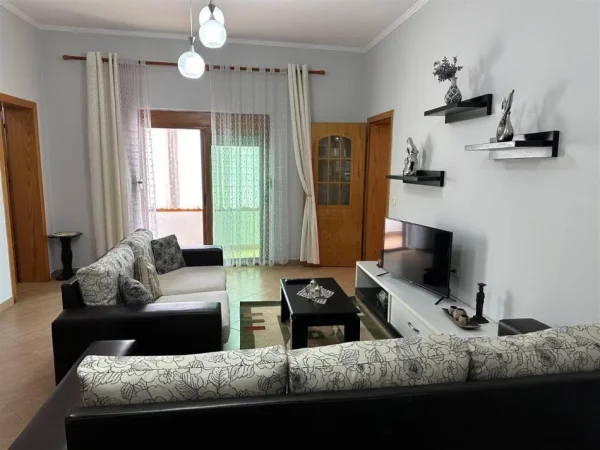 Tirane, jepet me qera Vile 2+1 Kati 2, 100 m² 450 € (kodra e priftit)