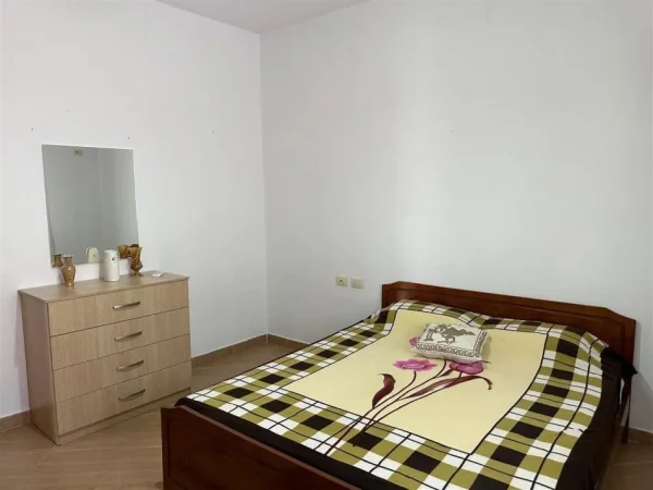 Tirane, jepet me qera Vile 2+1 Kati 2, 100 m² 450 € (kodra e priftit)