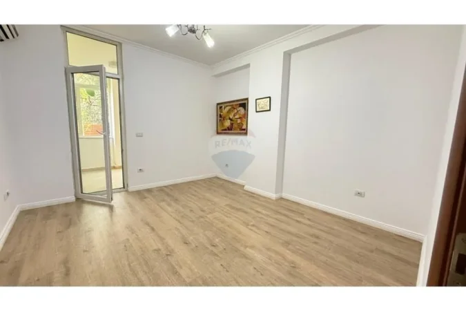 Tirane, jepet me qera apartament 2+1 , 100 m² 1.000 € (rruga elbasanit)