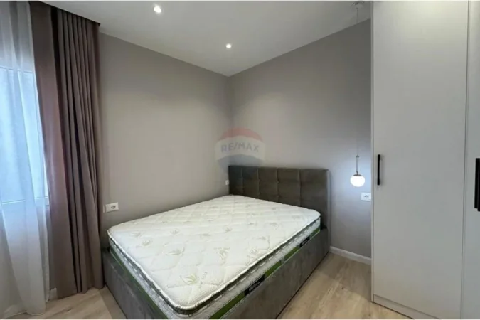 Tirane, jepet me qera apartament 1+1 , 50 m² 500 € (bulevardi migjeni)