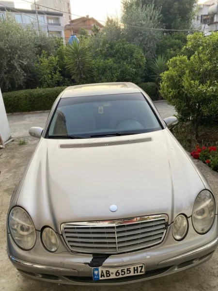 Tirane, shes makine E320 Benzin+Gaz, gri metalizato automatik Klima 5 km 3.500 €