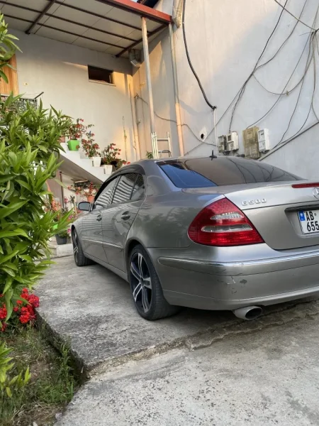 Tirane, shes makine E320 Benzin+Gaz, gri metalizato automatik Klima 5 km 3.500 €