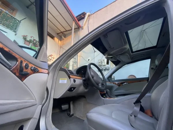 Tirane, shes makine E320 Benzin+Gaz, gri metalizato automatik Klima 5 km 3.500 €