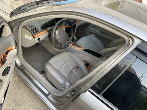 Tirane, shes makine E320 Benzin+Gaz, gri metalizato automatik Klima 5 km 3.500 €