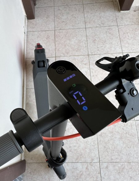 Tirane, shes Scooter Xiaomi , gri e erret 26 km 280 €