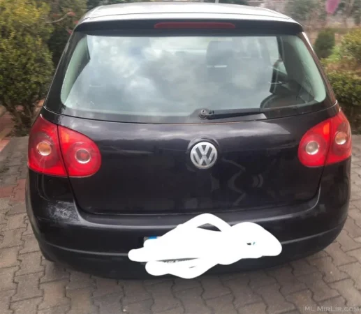 Tirane, shes makine Volkswagen Golf 5 Benzin, e zeze manuale Kondicioner 210.000 km 2.200 €
