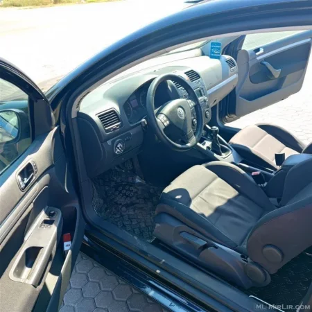 Tirane, shes makine Volkswagen Golf 5 Benzin, e zeze manuale Kondicioner 210.000 km 2.200 €