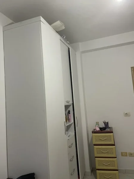 Tirane, ndarje qeraje me vajze apartament 2+1+Ballkon Kati 10, 90 m² 400 €