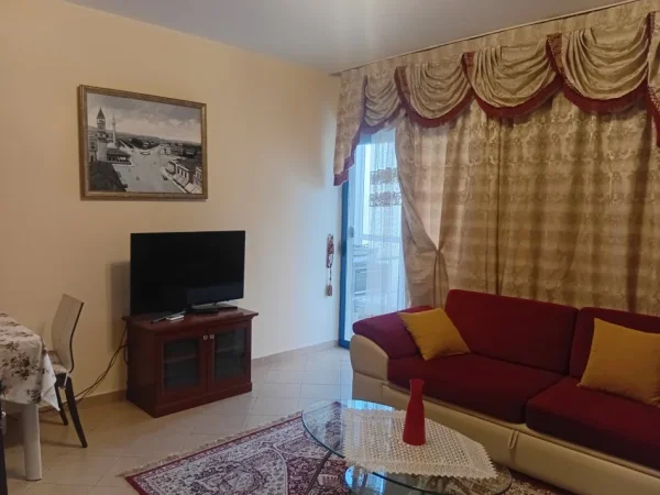 Tirane, jepet me qera apartament 1+1+Ballkon Kati 3, 55 m² 650 € (Rruga e Kosovareve)