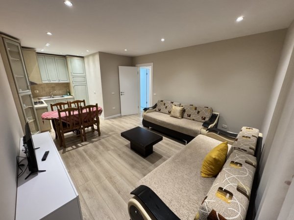 Tirane, jepet me qera apartament 1+1+Ballkon Kati 6, 70 m² 500 € (Don bosko)