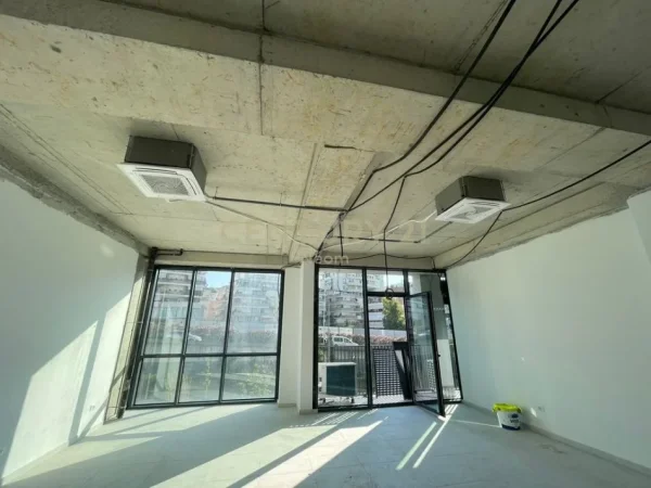 Tirane, jepet me qera ambjent biznesi Kati 1, 75 m² 1.000 € 