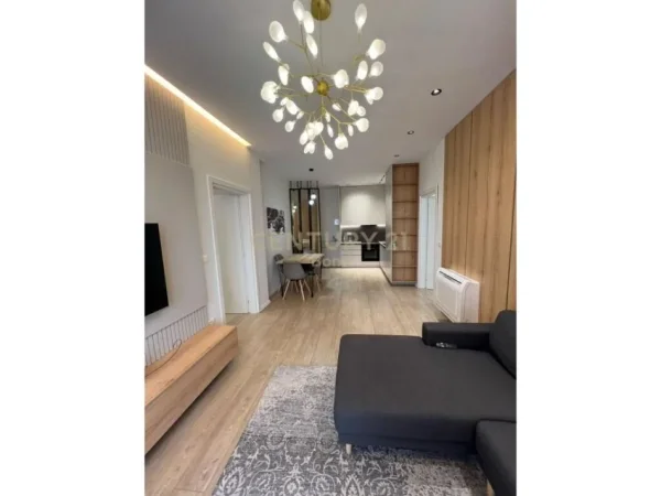 Tirane, jepet me qera apartament 2+1+Ballkon Kati 18, 110 m² 1.500 € (Garden Building)