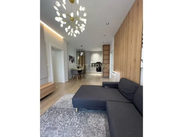 Tirane, jepet me qera apartament 2+1+Ballkon Kati 18, 110 m² 1.500 € (Garden Building)