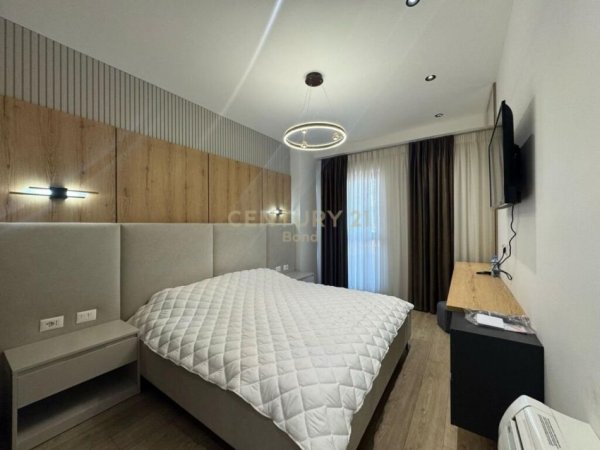 Tirane, jepet me qera apartament 2+1+Ballkon Kati 18, 110 m² 1.500 € (Garden Building)