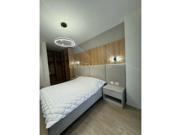 Tirane, jepet me qera apartament 2+1+Ballkon Kati 18, 110 m² 1.500 € (Garden Building)