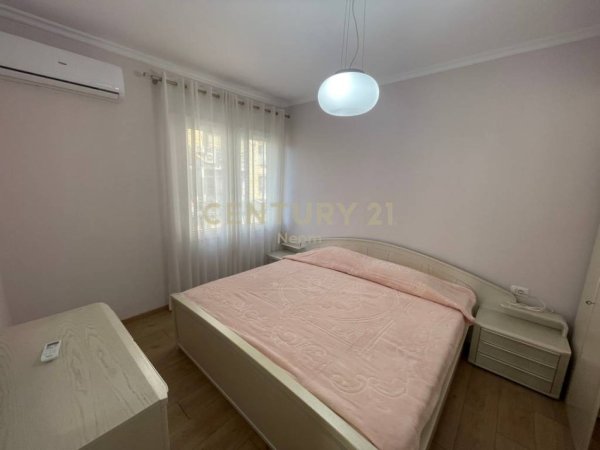 Tirane, jepet me qera apartament 2+1 Kati 2, 110 m² 900 € 