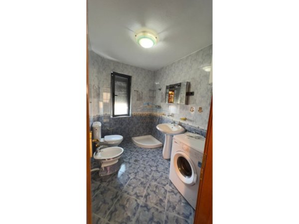 Tirane, jepet me qera apartament 2+1 Kati 5, 82 m² 450 € (Ferit Xhajko)