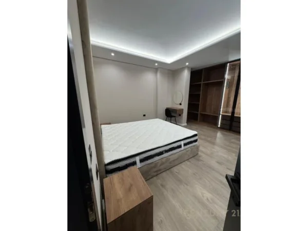 Tirane, jepet me qera apartament 2+1 , 65 m² 750 € 
