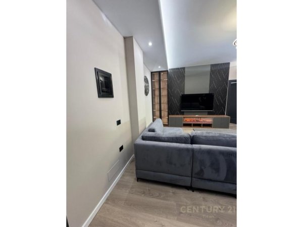 Tirane, jepet me qera apartament 2+1 , 65 m² 750 € 