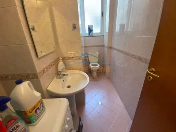 Tirane, jepet me qera apartament 2+1 Kati 9, 101 m² 700 € (Rruga Mujo Ulqinaku)